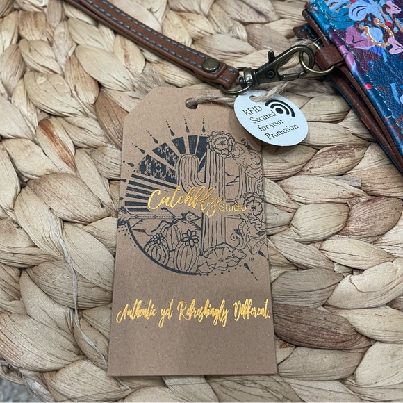 Catchfly Mini Wallet Floral Horseshoe Bow ID Holder Detachable Wristlet NWT - Picture 2 of 5